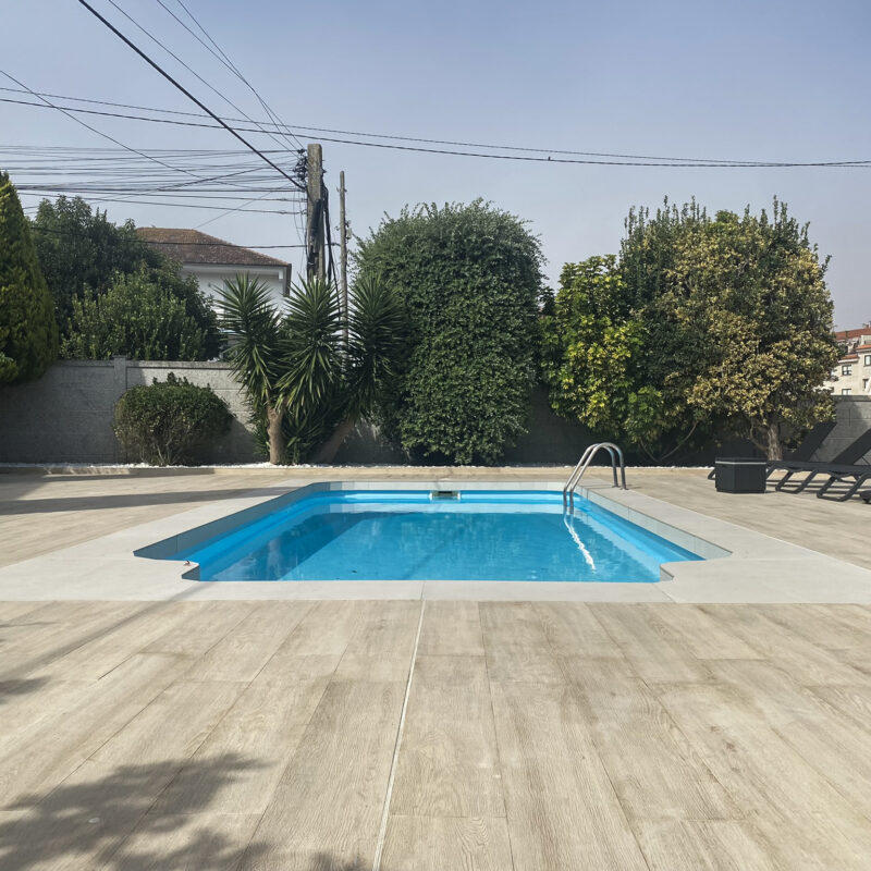 Acondicionamiento de entorno piscina y mejora accesibilidad